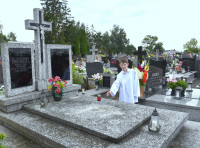  MSZA ŚWIĘTA ZA ZMARŁYCH I PROCESJA RÓŻAŃCOWA NA CMENTARZ 