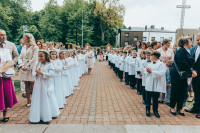  PIERWSZA KOMUNIA ŚWIETA (FOTO: OBSŁUGA UROCZYSTOŚCI) 