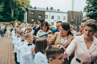  PIERWSZA KOMUNIA ŚWIETA (FOTO: OBSŁUGA UROCZYSTOŚCI) 