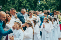  PIERWSZA KOMUNIA ŚWIETA (FOTO: OBSŁUGA UROCZYSTOŚCI) 