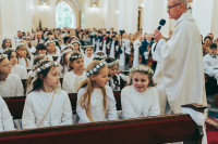  PIERWSZA KOMUNIA ŚWIETA (FOTO: OBSŁUGA UROCZYSTOŚCI) 