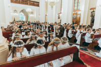  PIERWSZA KOMUNIA ŚWIETA (FOTO: OBSŁUGA UROCZYSTOŚCI) 