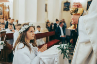  PIERWSZA KOMUNIA ŚWIETA (FOTO: OBSŁUGA UROCZYSTOŚCI) 