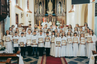  PIERWSZA KOMUNIA ŚWIETA (FOTO: OBSŁUGA UROCZYSTOŚCI) 