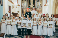  PIERWSZA KOMUNIA ŚWIETA (FOTO: OBSŁUGA UROCZYSTOŚCI) 