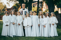  PIERWSZA KOMUNIA ŚWIETA (FOTO: OBSŁUGA UROCZYSTOŚCI) 