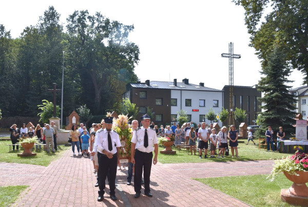 DOŻYNKI PARAFIALNE I PODZIĘKOWANIE KS. JACKOWI ZA POMOC DUSZPASTERSKĄ