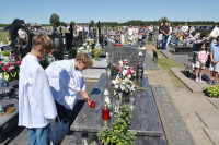  MSZA ŚWIĘTA ZA ZMARŁYCH I PROCESJA RÓŻAŃCOWA NA CMENTARZ 