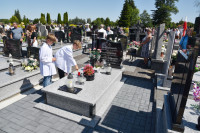  MSZA ŚWIĘTA ZA ZMARŁYCH I PROCESJA RÓŻAŃCOWA NA CMENTARZ 